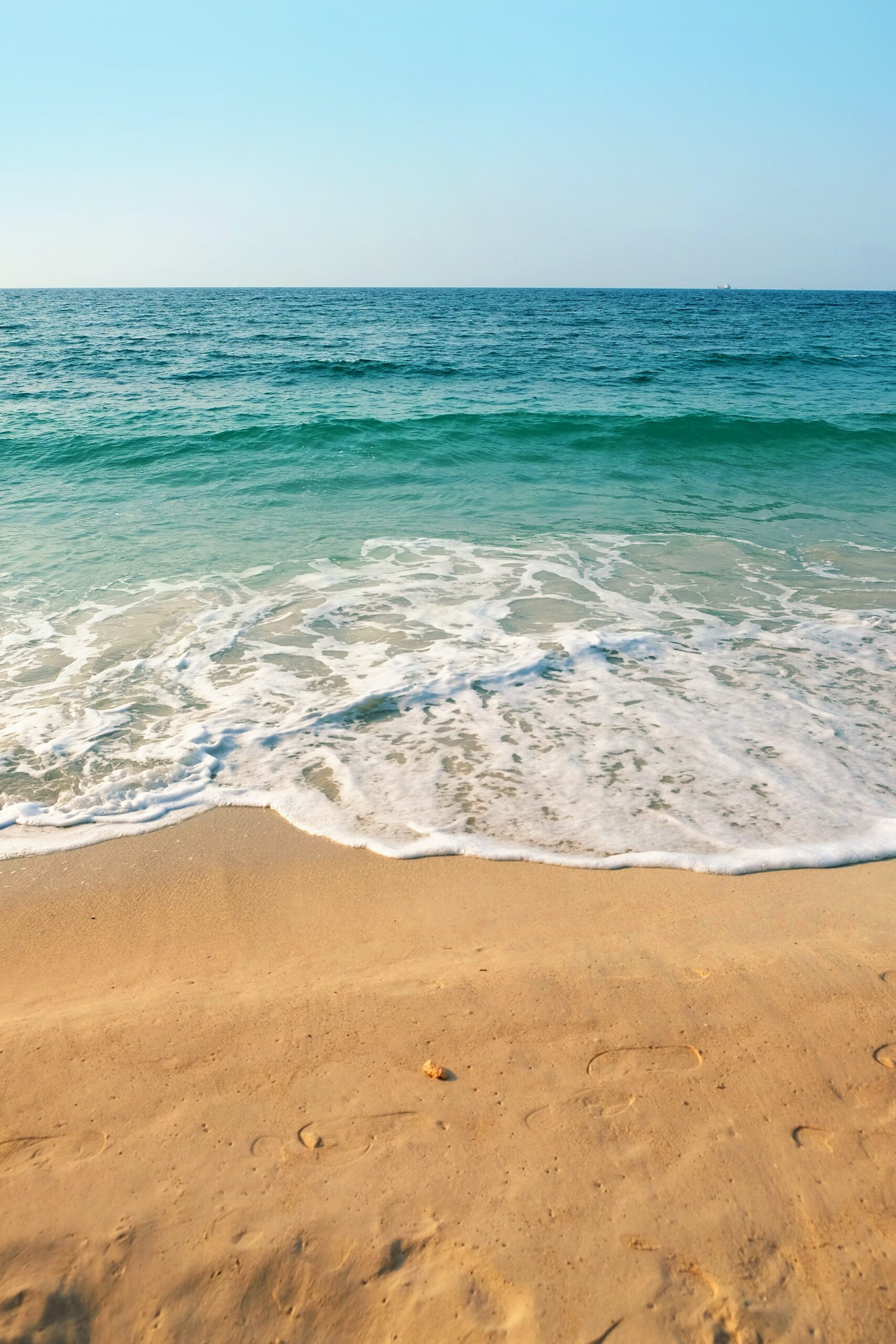 mink-mingle-BORD DE MER VAGUES-unsplash